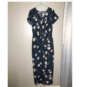 Beautiful jumpsuit! Never been worn...to big.